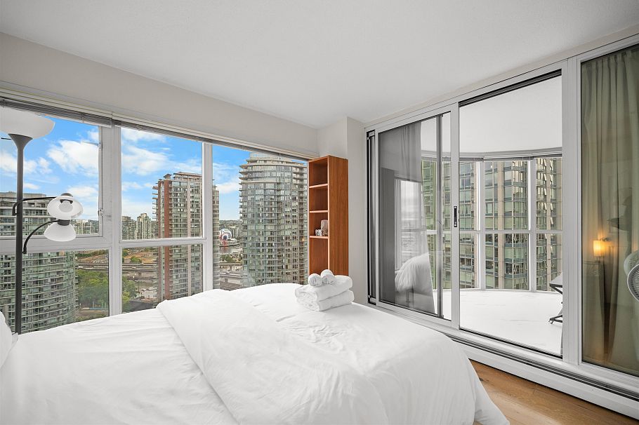2204 183 Keefer Place Vancouver, BC - 10