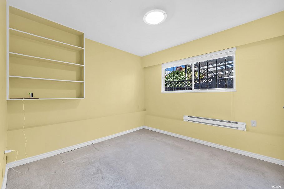 137 W Woodstock Avenue Vancouver, BC - 25