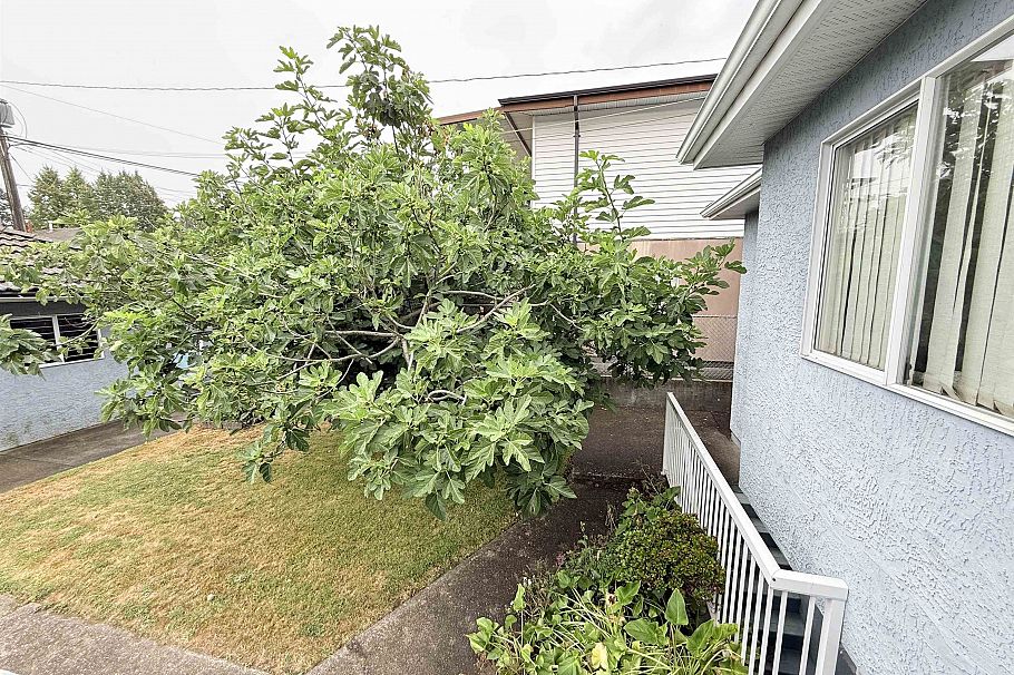 2458 E 5th Avenue Vancouver, BC - 27
