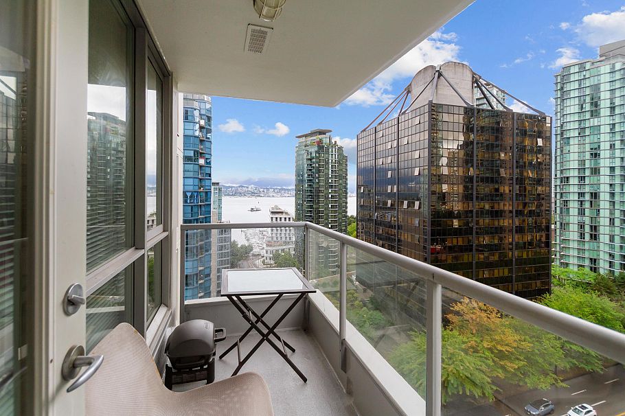 1401 1420 W Georgia Street Vancouver, BC - 17