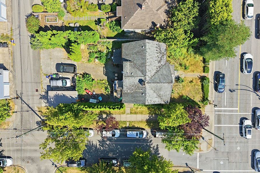 93 W 12th Avenue Vancouver, BC - 2