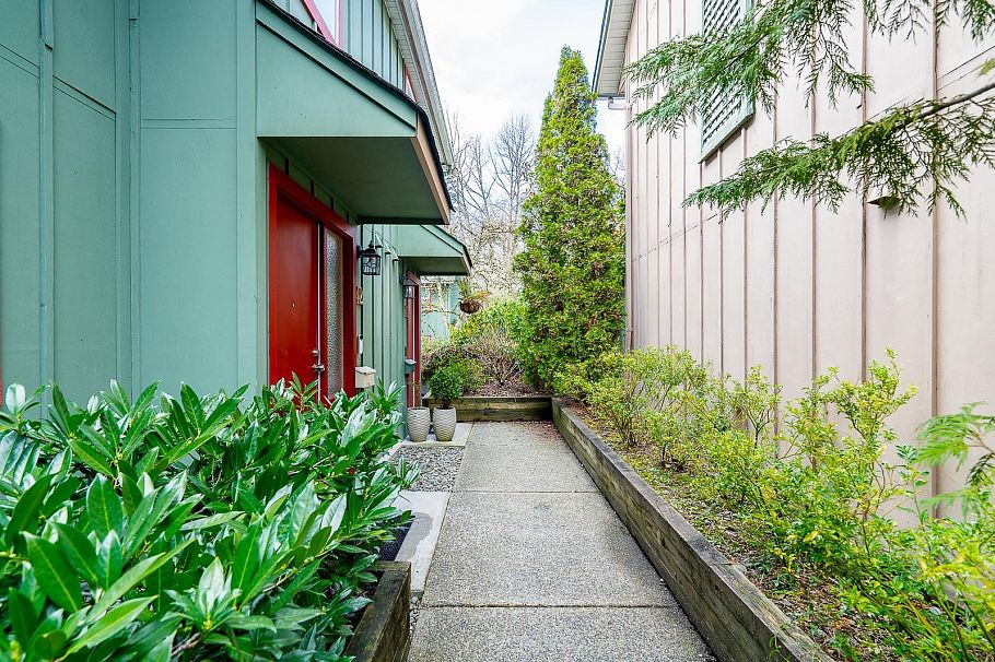 42 900 W 17th Street North Vancouver, BC - 4