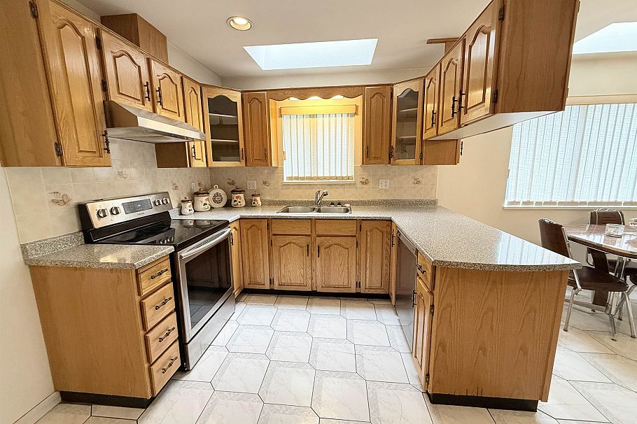 2458 E 5th Avenue Vancouver, BC - 4