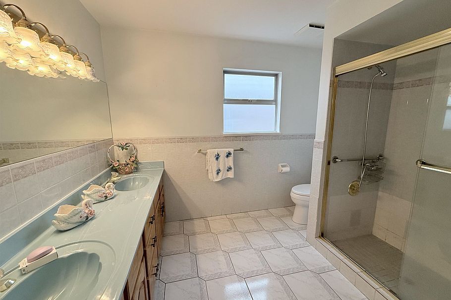 2458 E 5th Avenue Vancouver, BC - 13