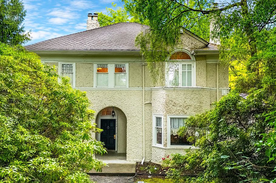 1588 W 29th Avenue Vancouver, BC - 2