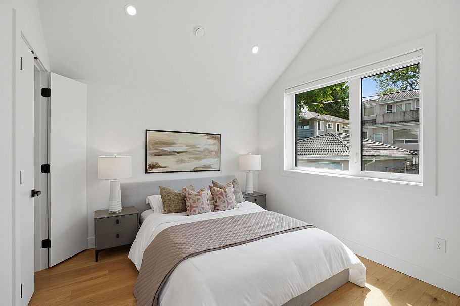 2436 E 20th Avenue Vancouver, BC - 24
