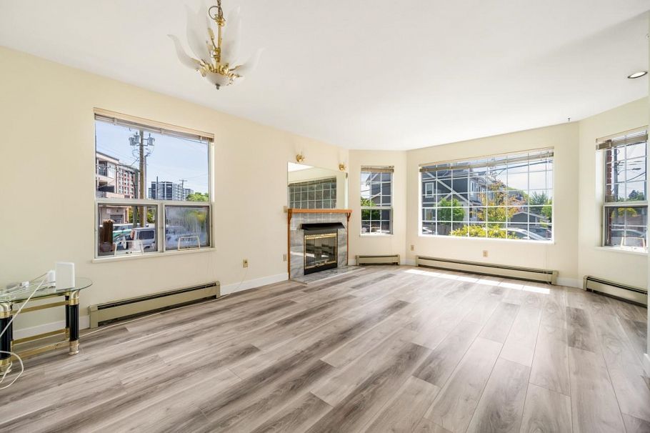 2547 E 34th Avenue Vancouver, BC - 4
