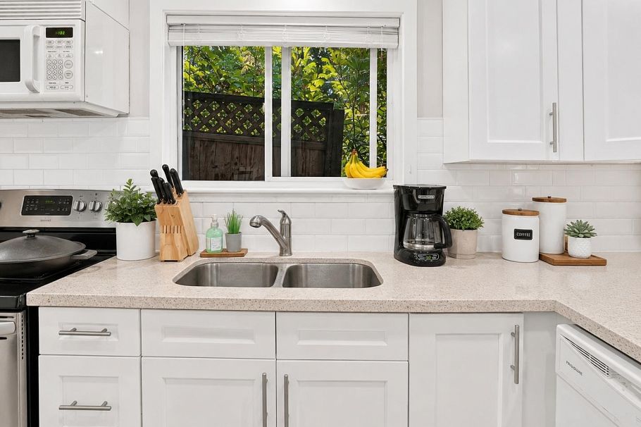 3570 Lonsdale Avenue North Vancouver, BC - 23