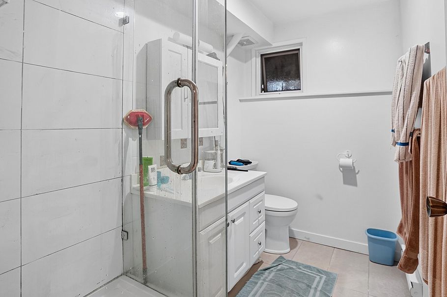 3570 Lonsdale Avenue North Vancouver, BC - 26