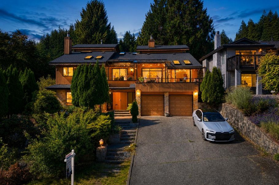 2940 Dresden Way North Vancouver, BC - 1