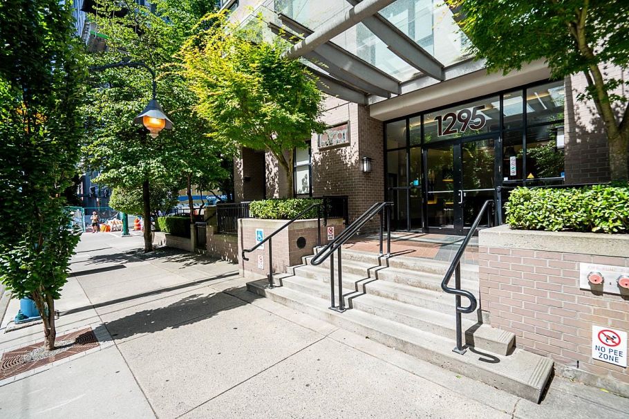 1261 Richards Street Vancouver, BC - 35
