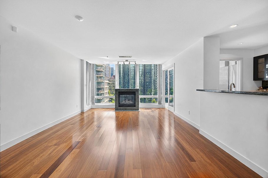 1004 590 Nicola Street Vancouver, BC - 4