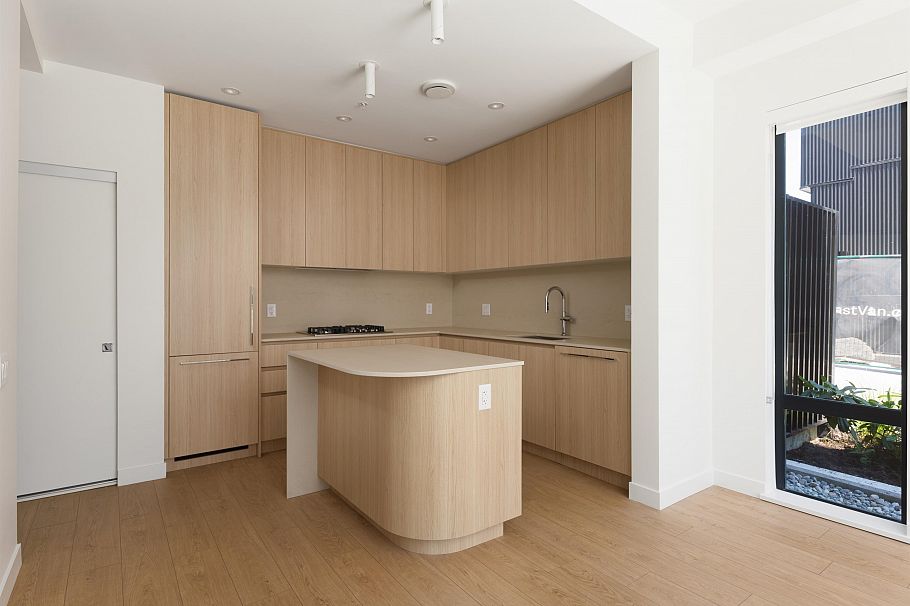 2407 N Grandview Highway Vancouver, BC - 12