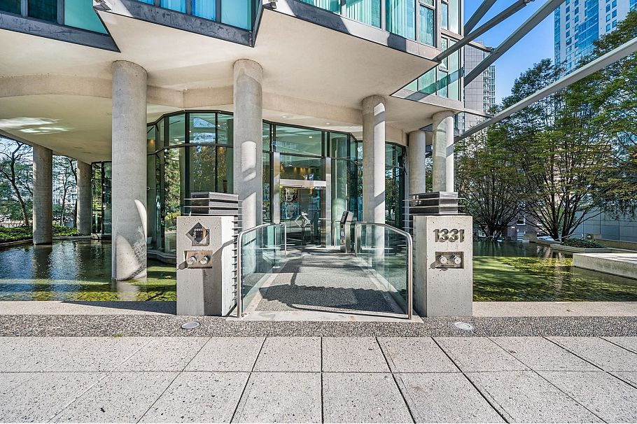 2509 1331 W Georgia Street Vancouver, BC - 2