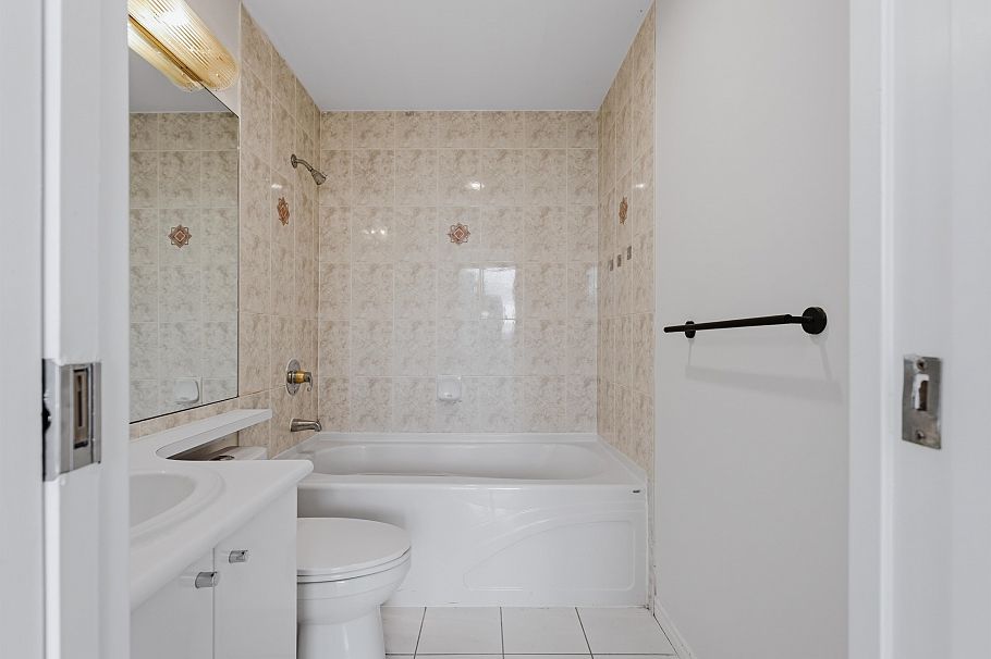 2304 1239 W Georgia Street Vancouver, BC - 3