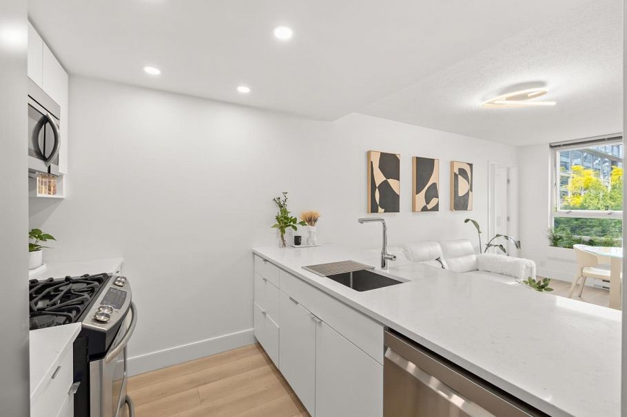 607 939 Expo Boulevard Vancouver, BC - 8