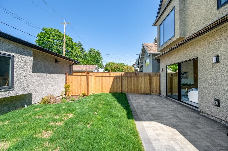 2 3771 W King Edward Avenue Vancouver, BC - 32