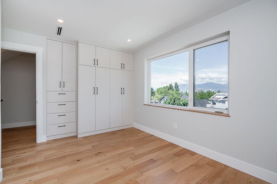 1 676 E 22nd Avenue Vancouver, BC - 21