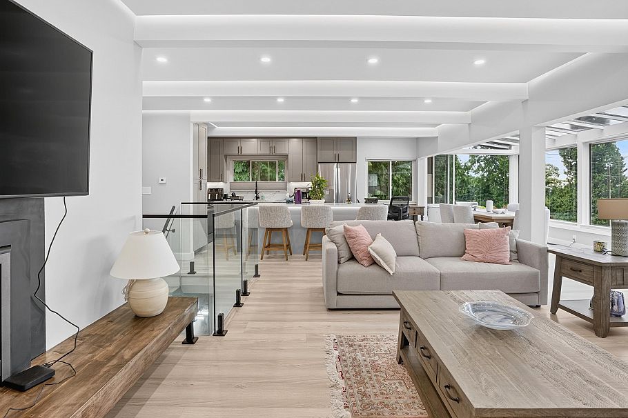3570 Lonsdale Avenue North Vancouver, BC - 6