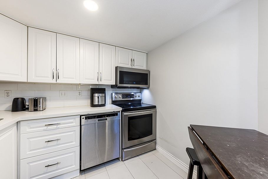 7 249 E 4th Street North Vancouver, BC - 9