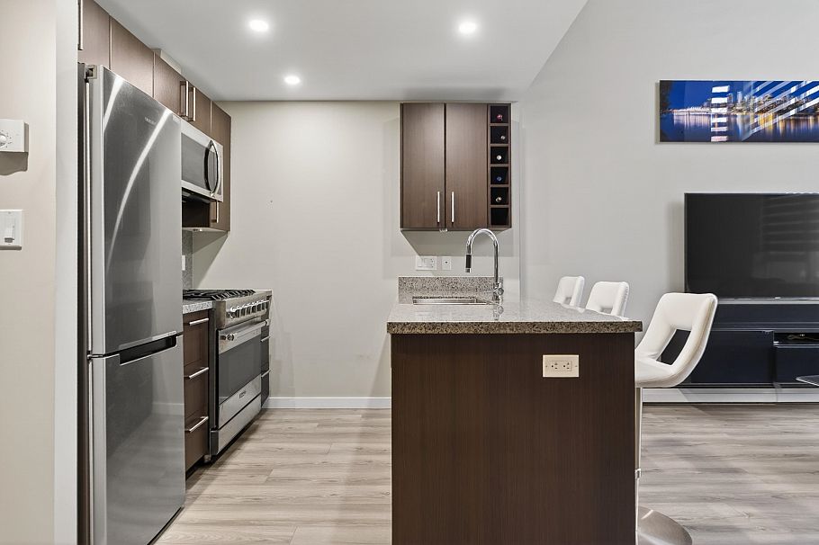 112 W 1st Avenue Vancouver, BC - 16