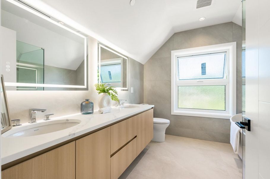 2 3771 W King Edward Avenue Vancouver, BC - 5