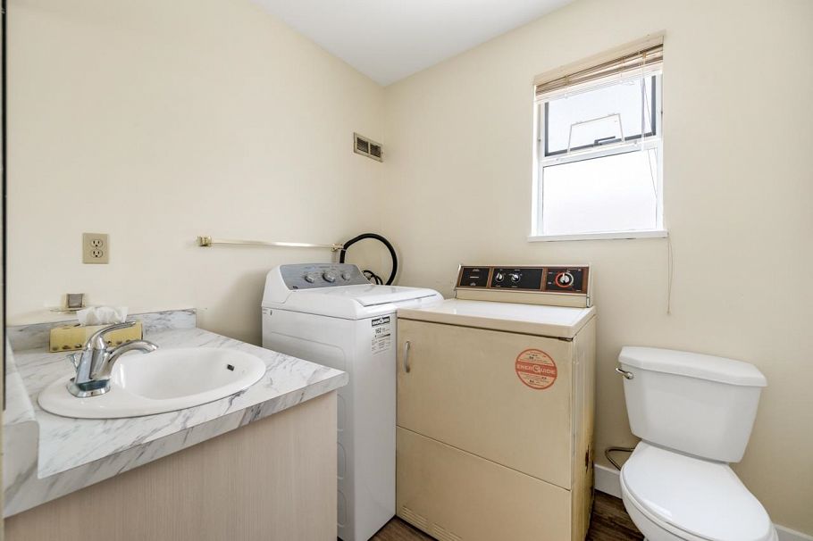 2547 E 34th Avenue Vancouver, BC - 16
