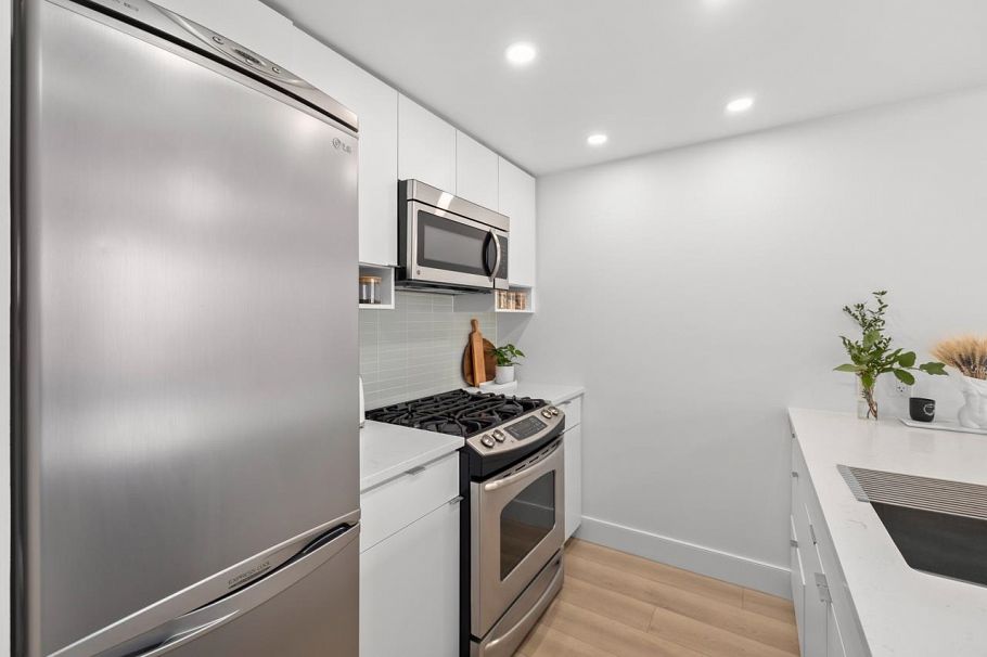 607 939 Expo Boulevard Vancouver, BC - 7