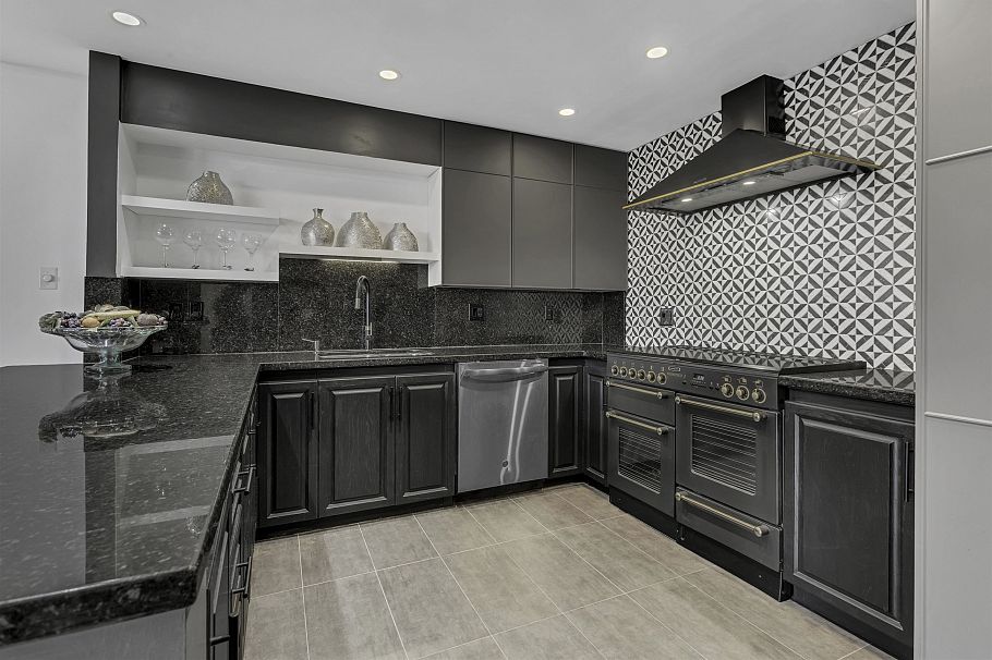 1306 33 Chesterfield Place North Vancouver, BC - 7