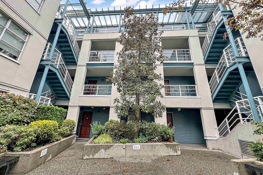 203 2555 W 4th Avenue Vancouver, BC - 2