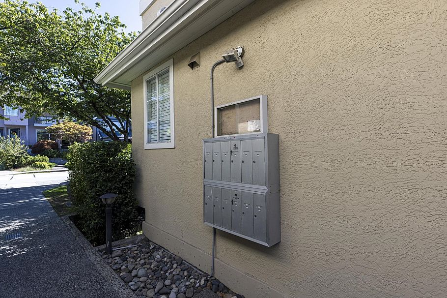 7 249 E 4th Street North Vancouver, BC - 23
