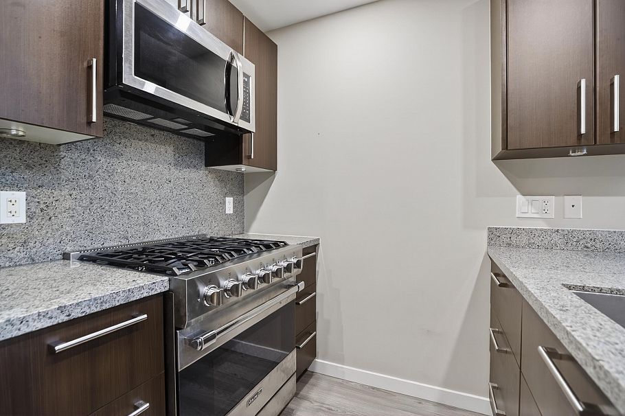 112 W 1st Avenue Vancouver, BC - 18