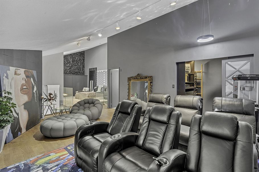 1306 33 Chesterfield Place North Vancouver, BC - 33