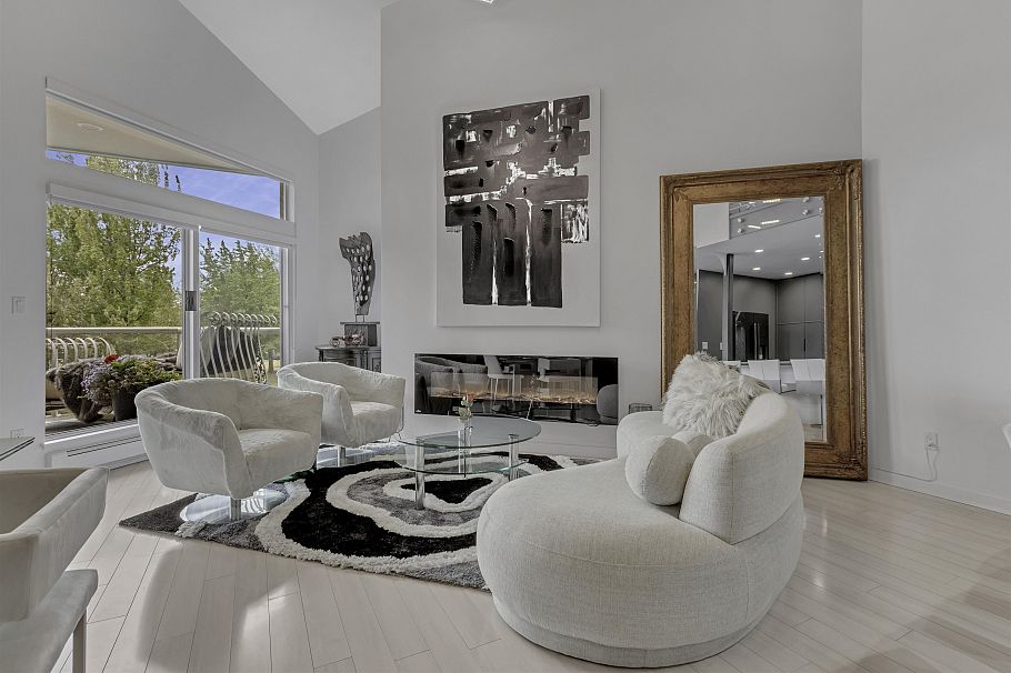 1306 33 Chesterfield Place North Vancouver, BC - 1