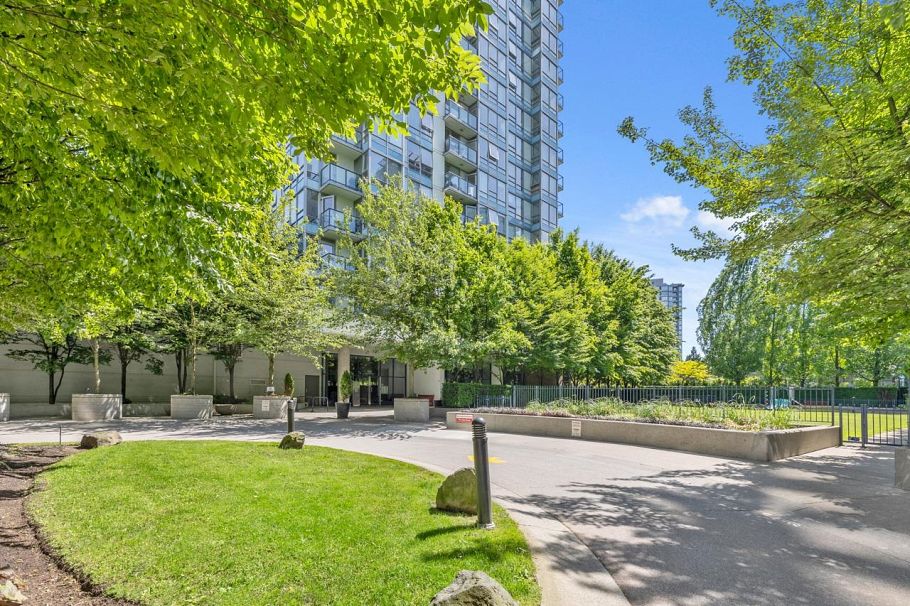 607 939 Expo Boulevard Vancouver, BC - 1