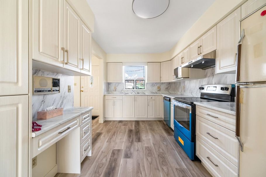 2547 E 34th Avenue Vancouver, BC - 7