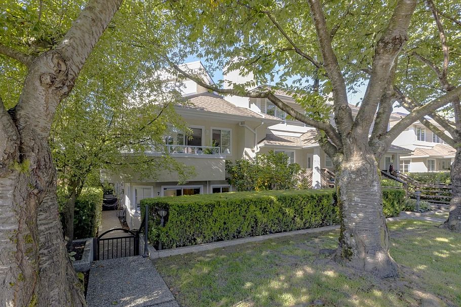 7 249 E 4th Street North Vancouver, BC - 1