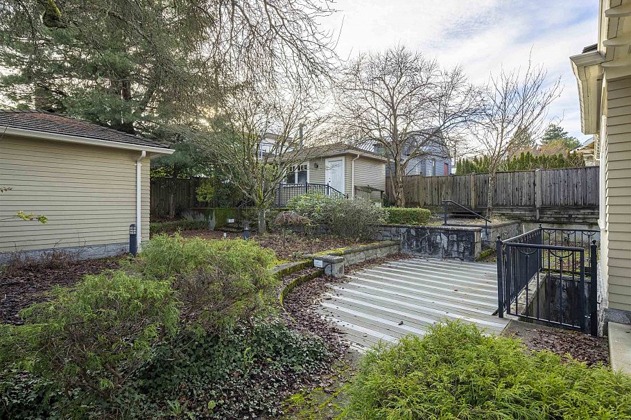 3808 W 13th Avenue Vancouver, BC - 4