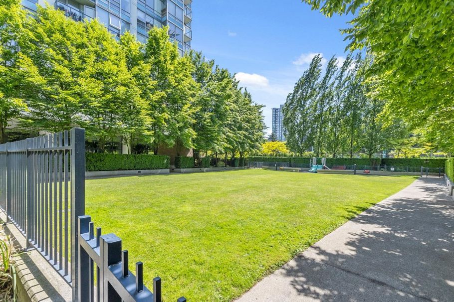 607 939 Expo Boulevard Vancouver, BC - 24