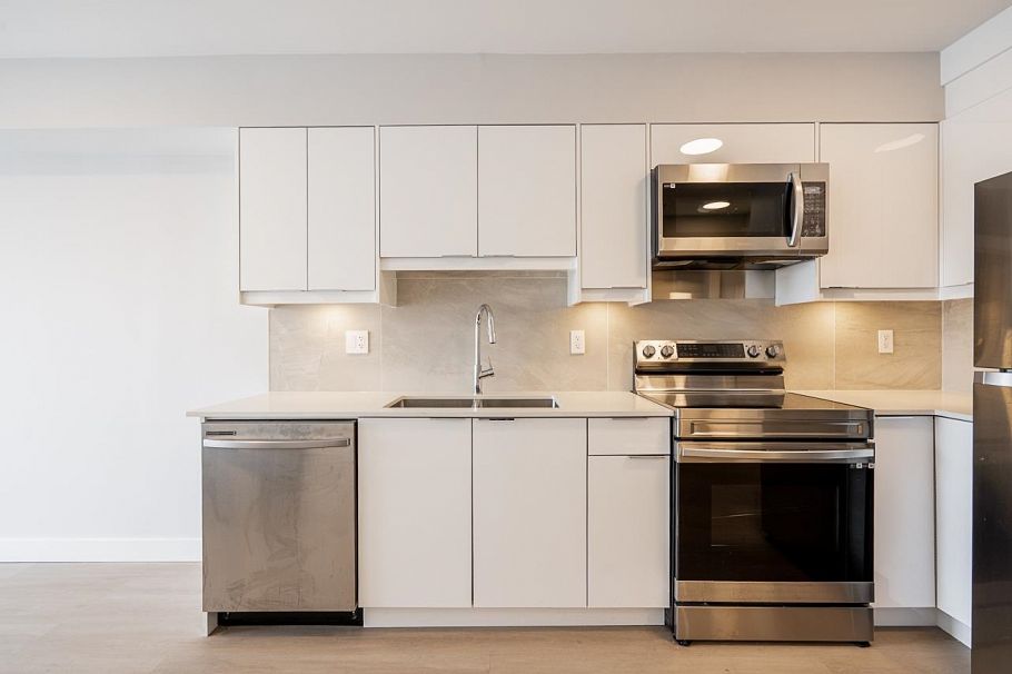 304 3050 Kingsway Vancouver, BC - 4