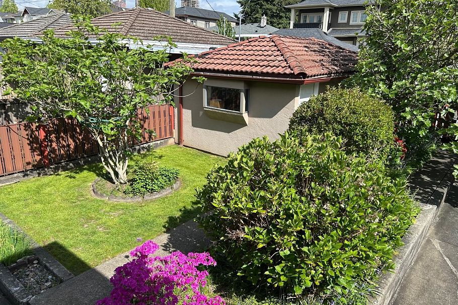 115 W 47th Avenue Vancouver, BC - 17