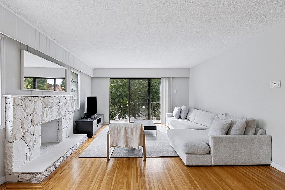 651 E 17th Avenue Vancouver, BC - 3