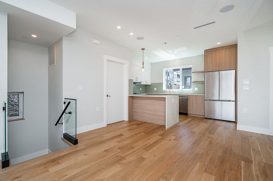 1 676 E 22nd Avenue Vancouver, BC - 18