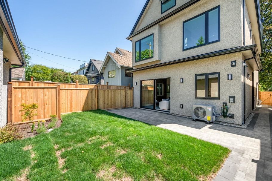 2 3771 W King Edward Avenue Vancouver, BC - 31