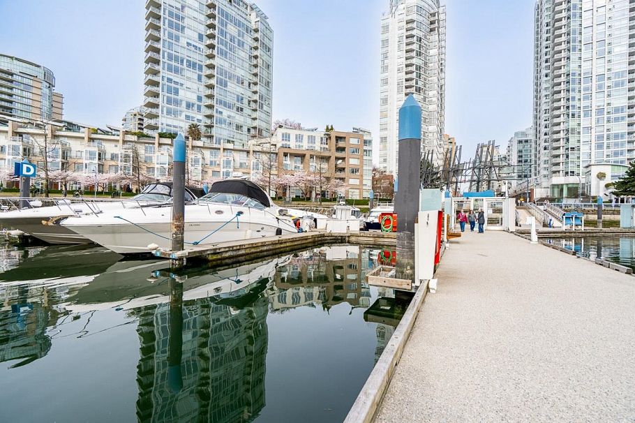 D7 1088 Marinaside Crescent Vancouver, BC - 3