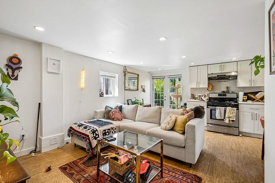 2323 Graveley Street Vancouver, BC - 24