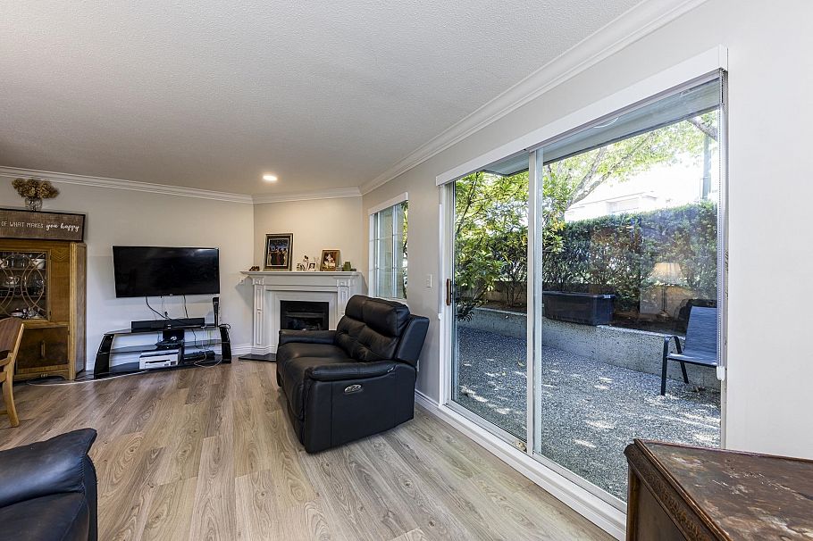 7 249 E 4th Street North Vancouver, BC - 4