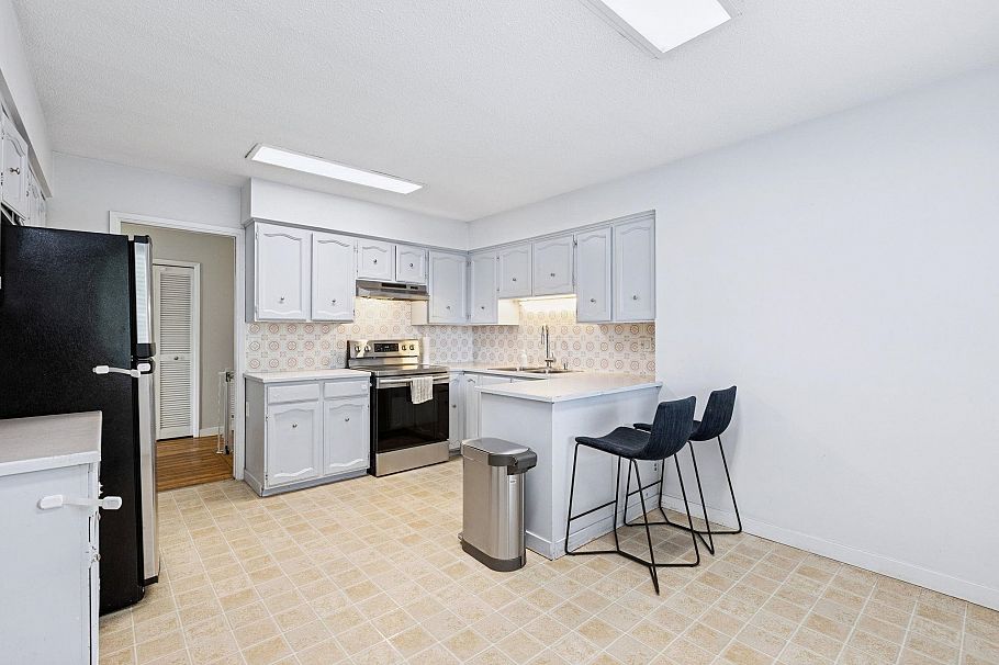 651 E 17th Avenue Vancouver, BC - 11