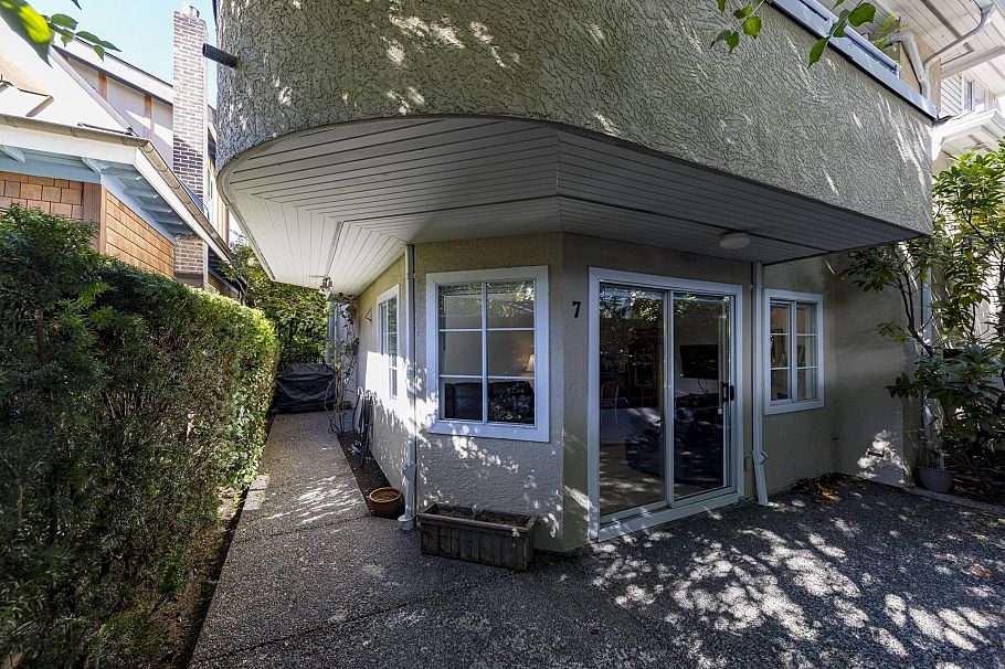 7 249 E 4th Street North Vancouver, BC - 7