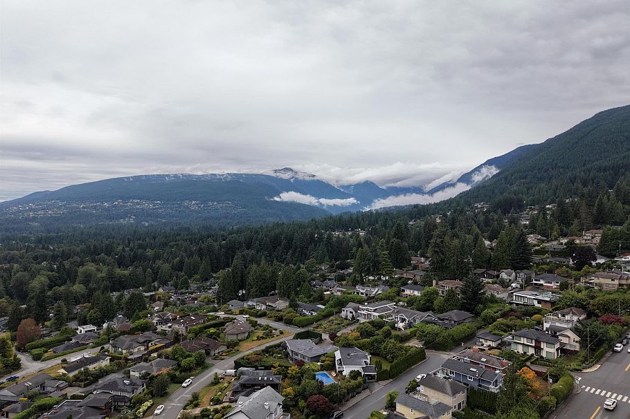 3570 Lonsdale Avenue North Vancouver, BC - 37